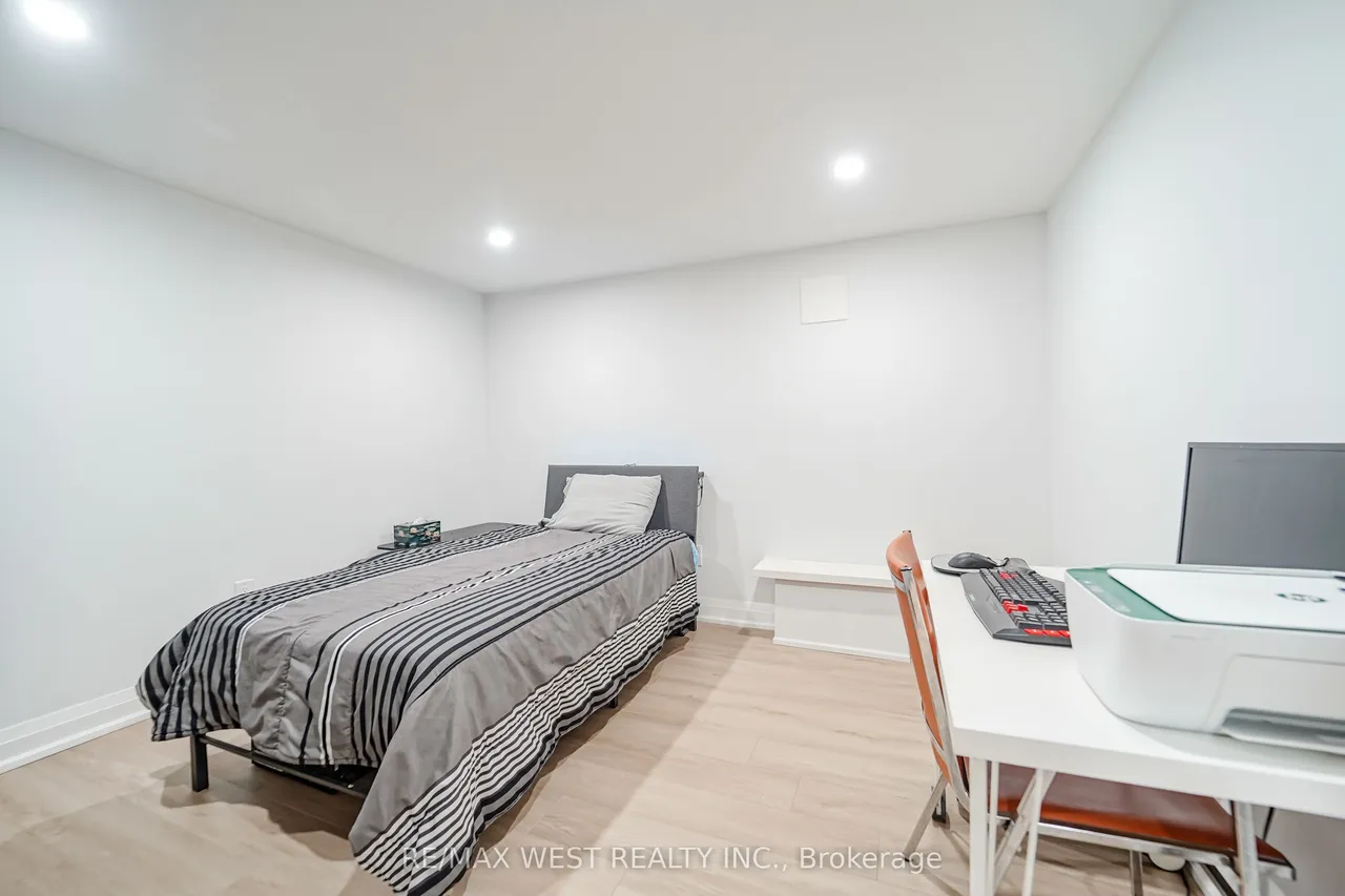 765 Dodsworth Crescent — photo 12