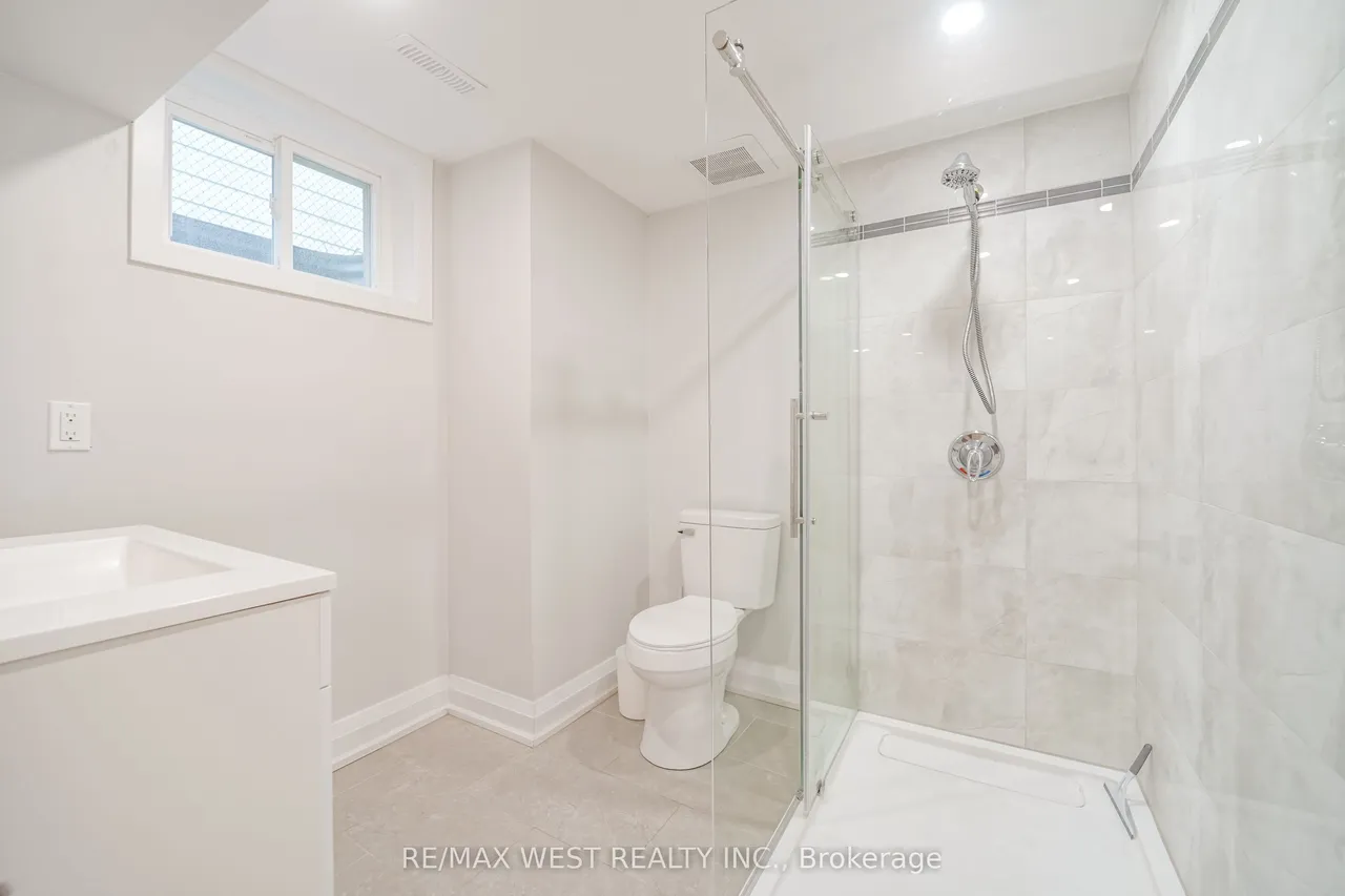 765 Dodsworth Crescent — photo 13