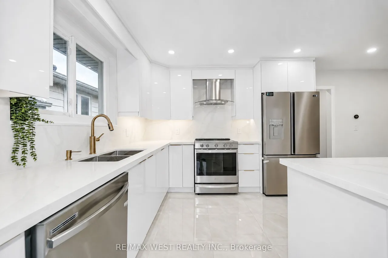 765 Dodsworth Crescent — photo 3