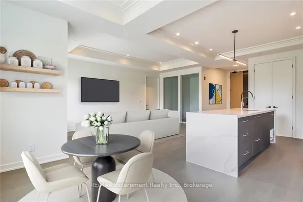 123 Maurice Drive — photo 2