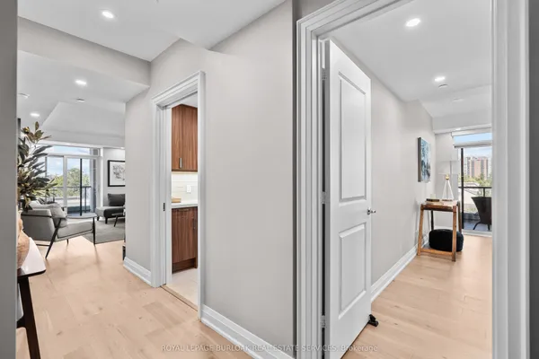 11 Bronte Road — photo 2