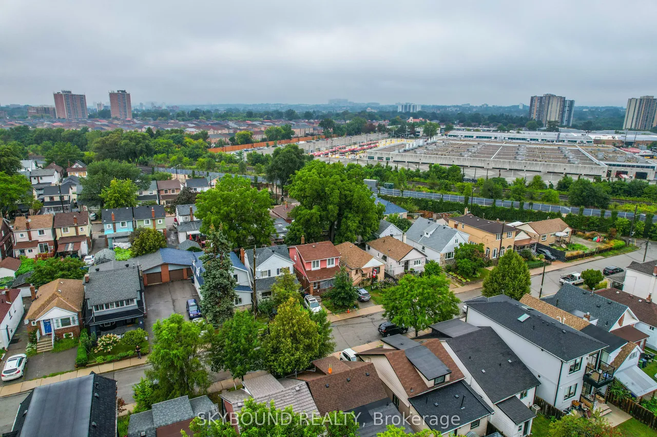 43 Craydon Avenue — photo 38
