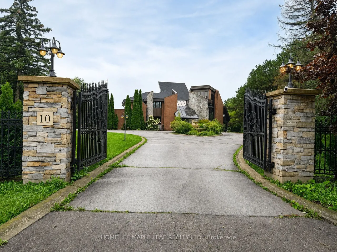 10 Edgeforest Drive — photo 2