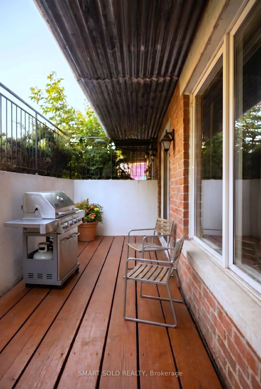 15 Laidlaw Street, Unit 608 — photo 12