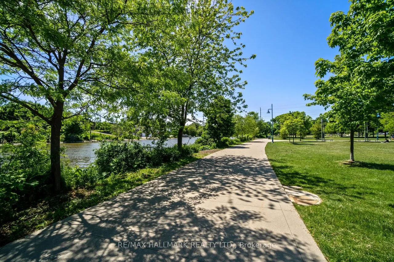 1 Hurontario Street — photo 36