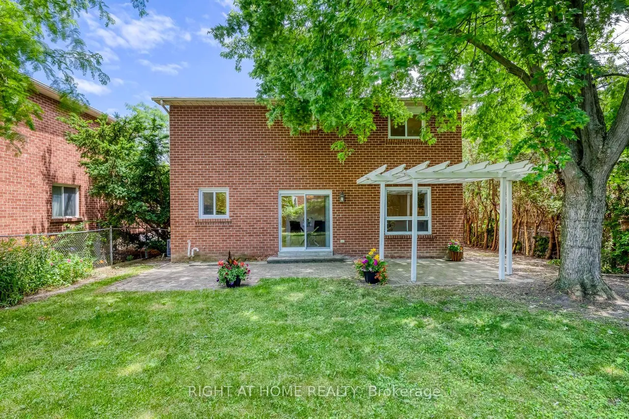 1025 Vanier Drive — photo 39
