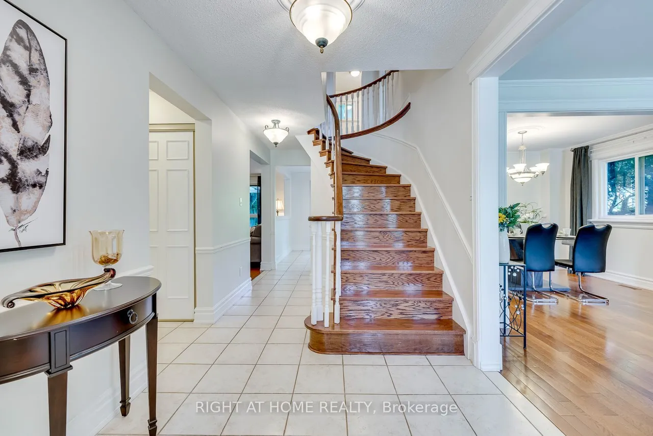 1025 Vanier Drive — photo 3