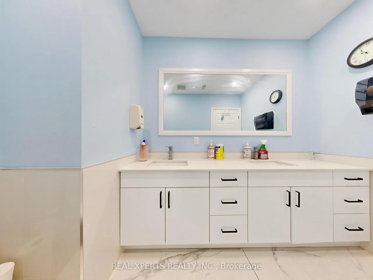 1235 Queensway E — photo 25