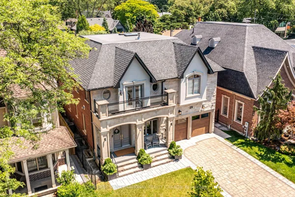 29 Oakwood Avenue S