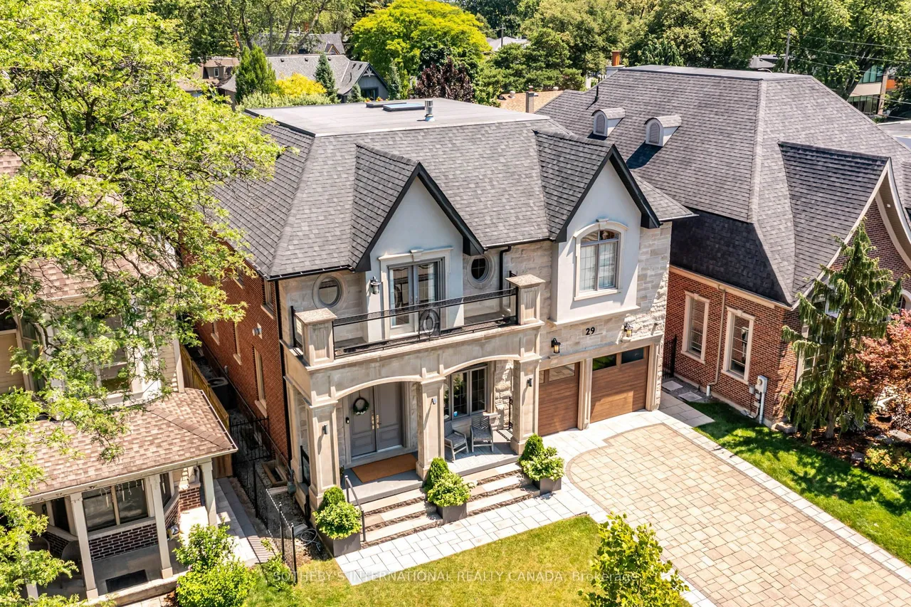 29 Oakwood Avenue S