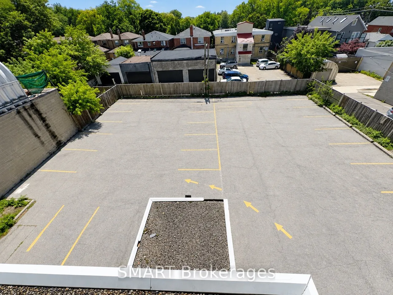 2365 St Clair Avenue W — photo 2