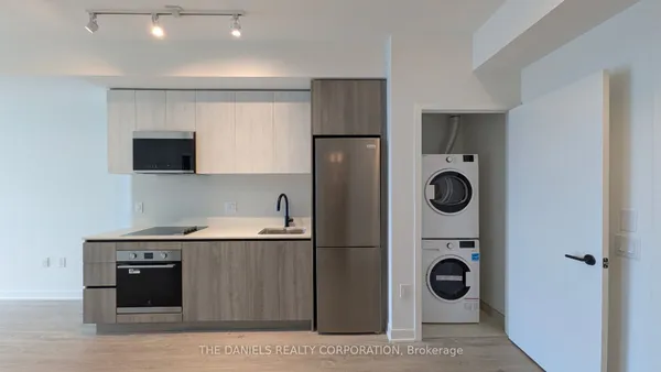 2495 Eglinton Avenue W