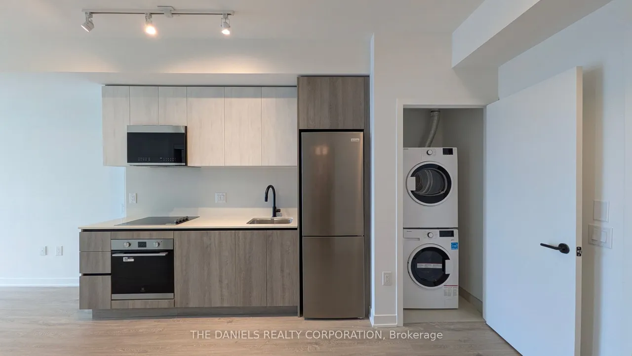 2495 Eglinton Avenue W