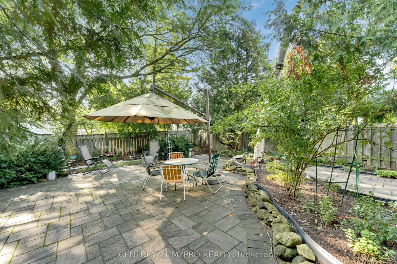 1242 Richards Crescent — photo 38