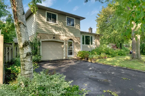 1242 Richards Crescent
