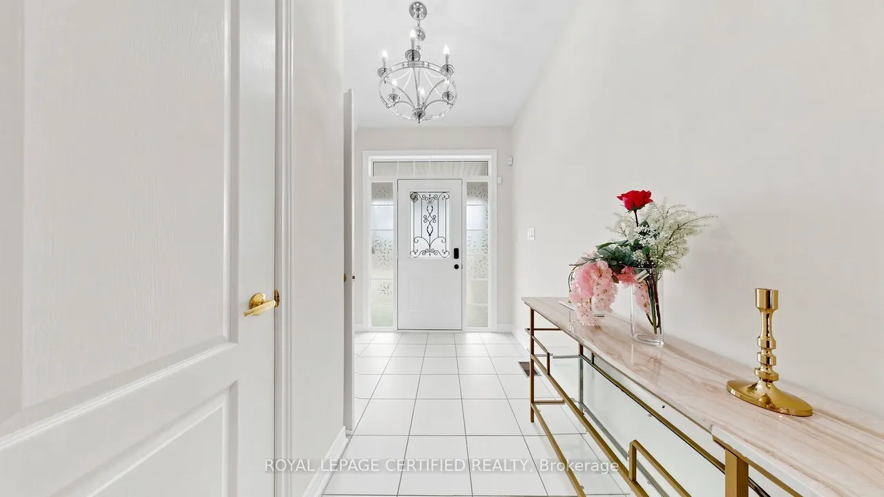 5576 Meadowcrest Avenue — photo 3