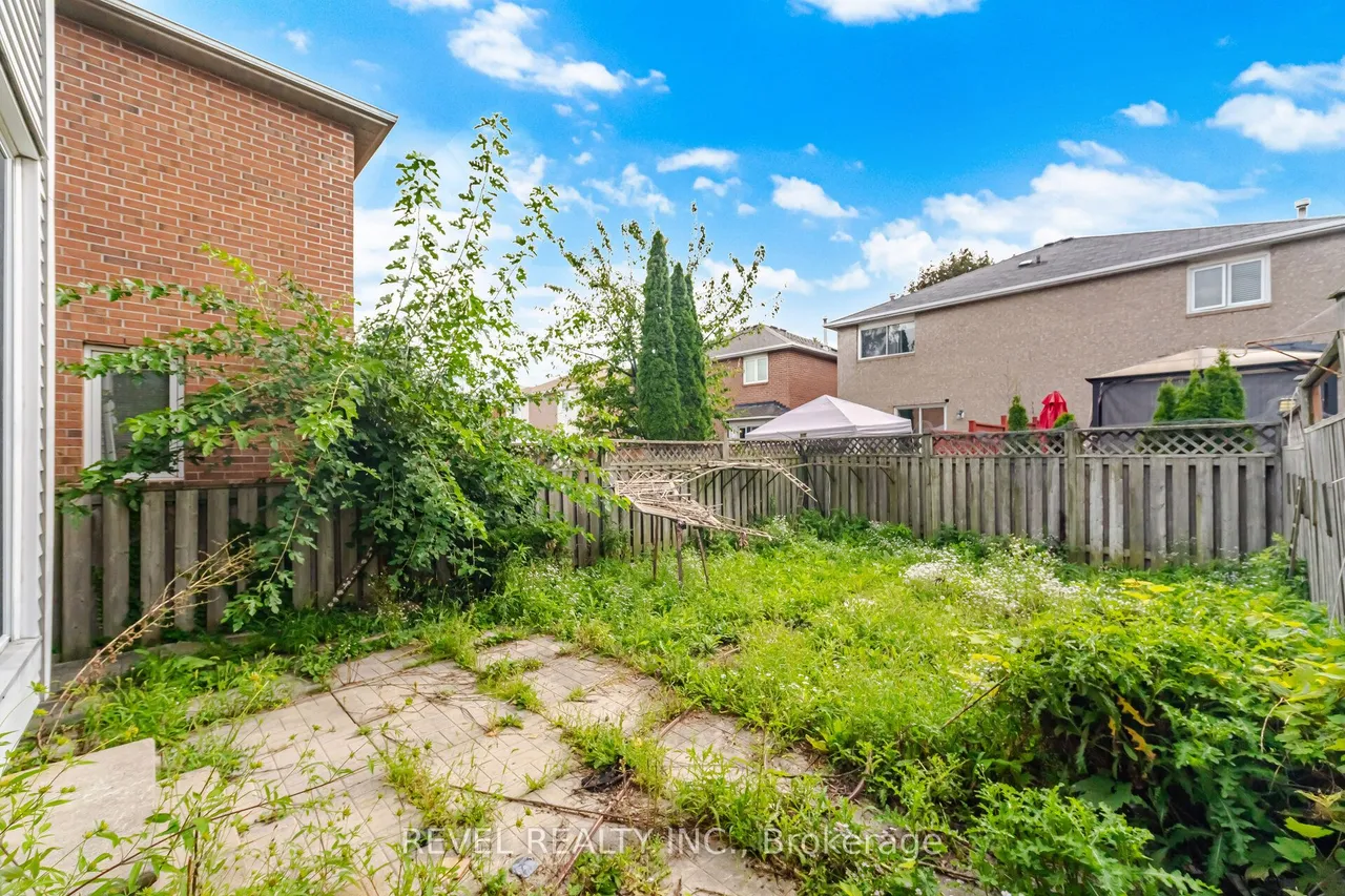 5633 Cortina Crescent — photo 37