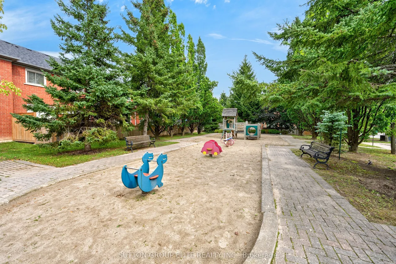 5223 Fairford Crescent — photo 49