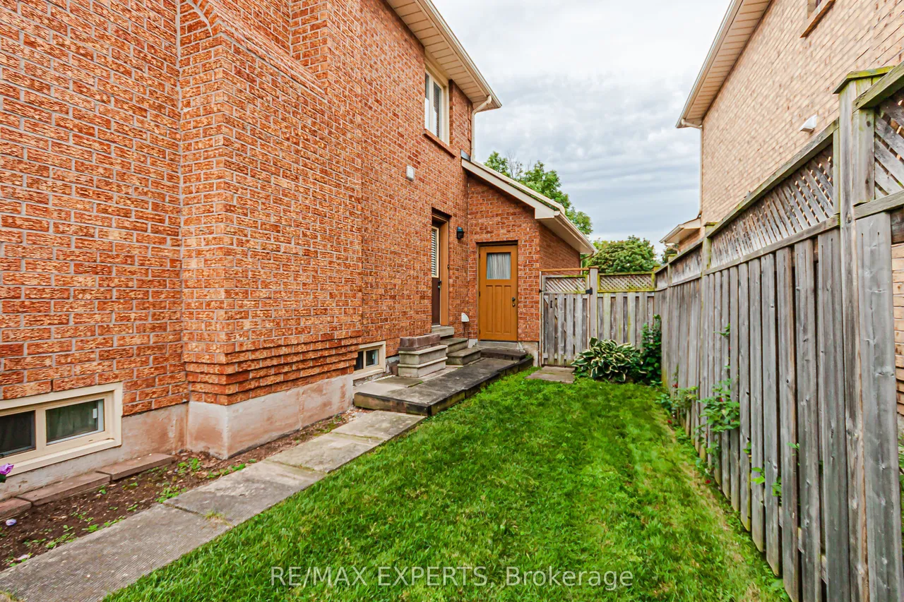 1343 Greenwood Crescent — photo 47