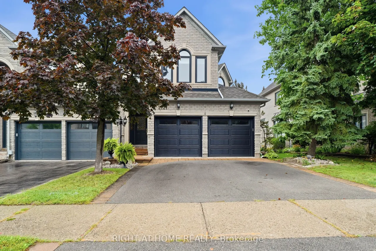 2121 Pinevalley Crescent