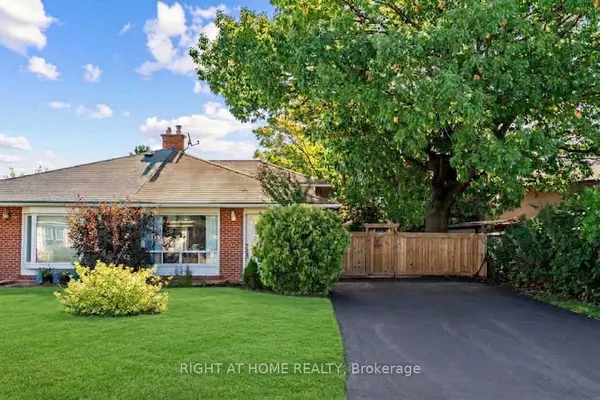 46 Aloma Crescent — photo 2