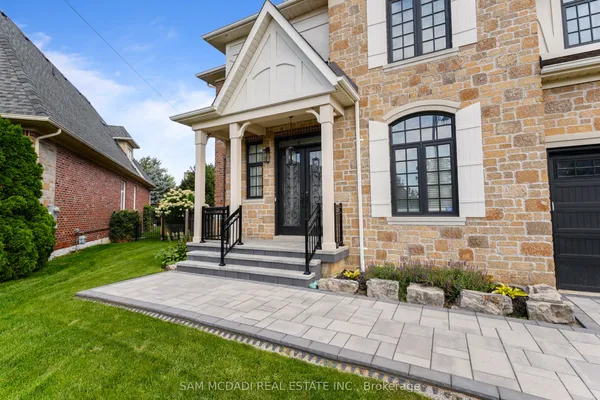 950 Fredonia Drive — photo 2