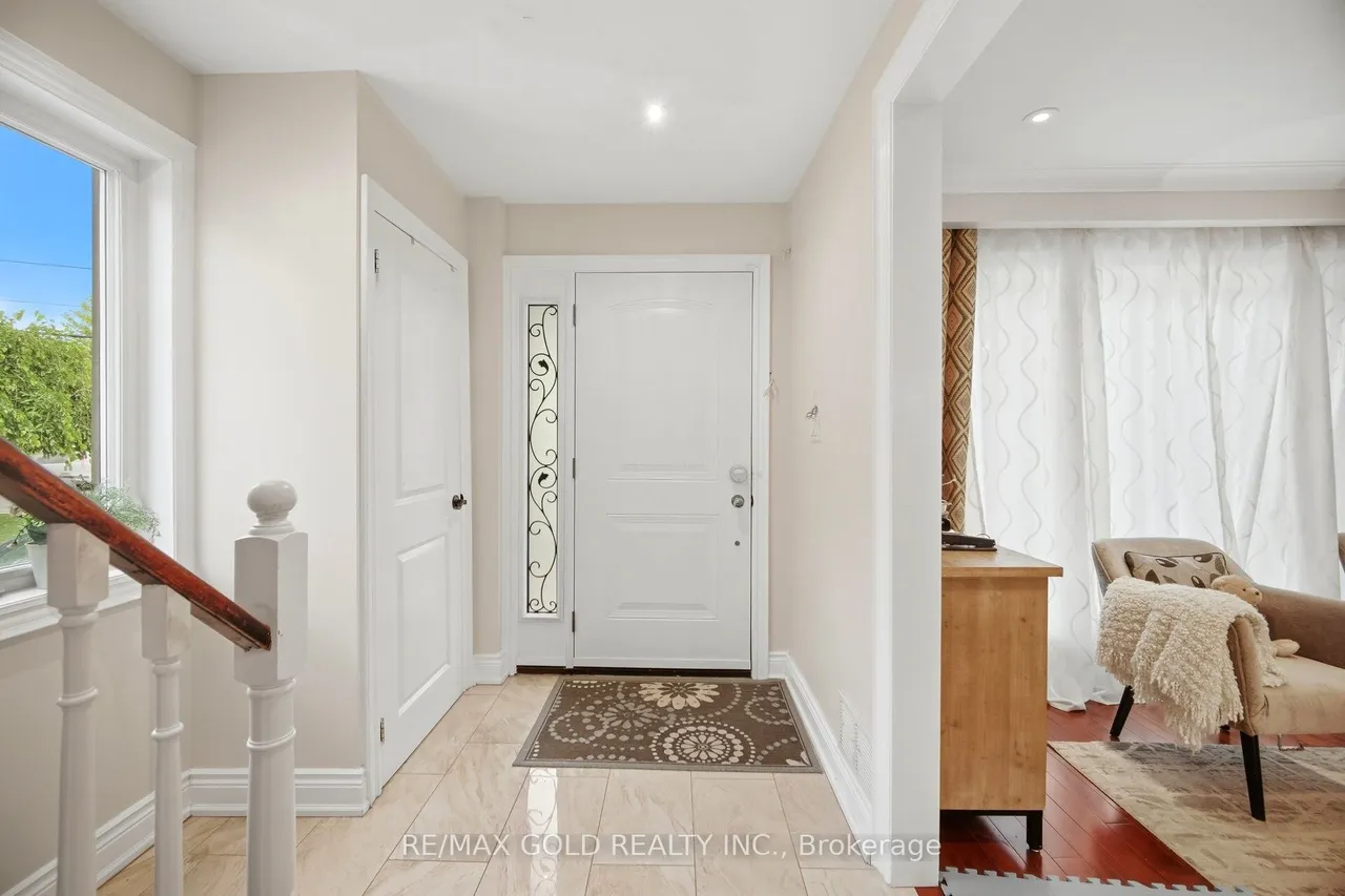 352 Maple Leaf Drive — photo 3
