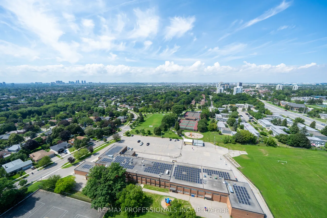 1333 Bloor Street — photo 43