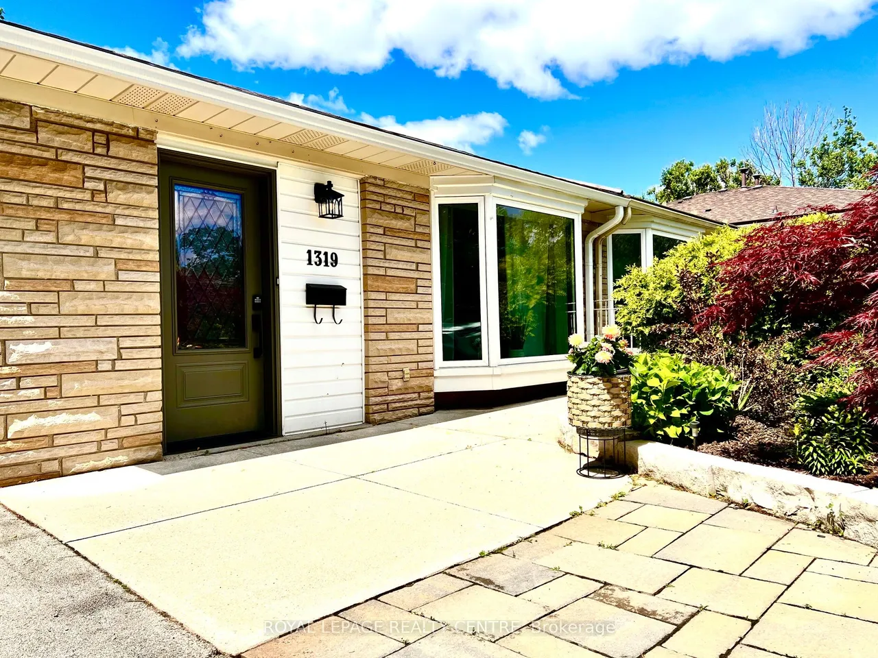1319 Redbank Crescent — photo 3