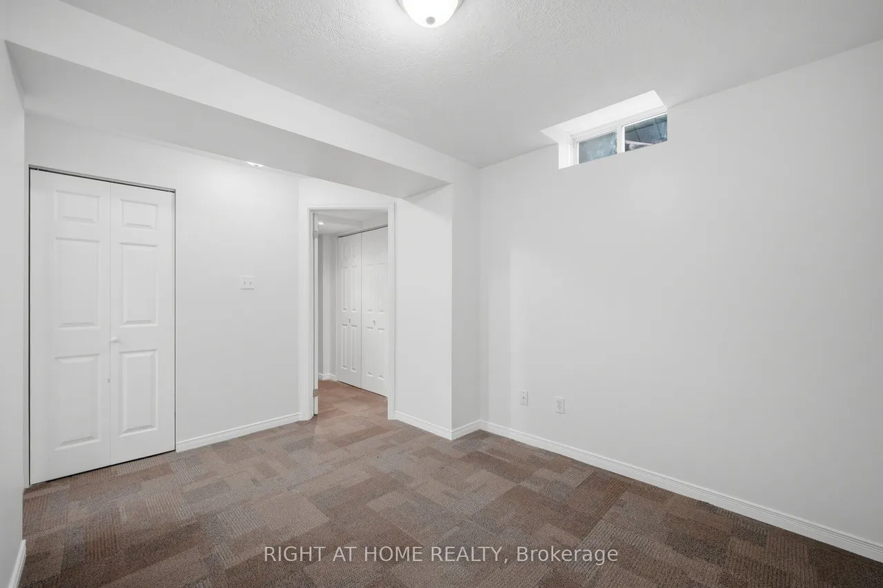 975 Mantle Crescent — photo 44
