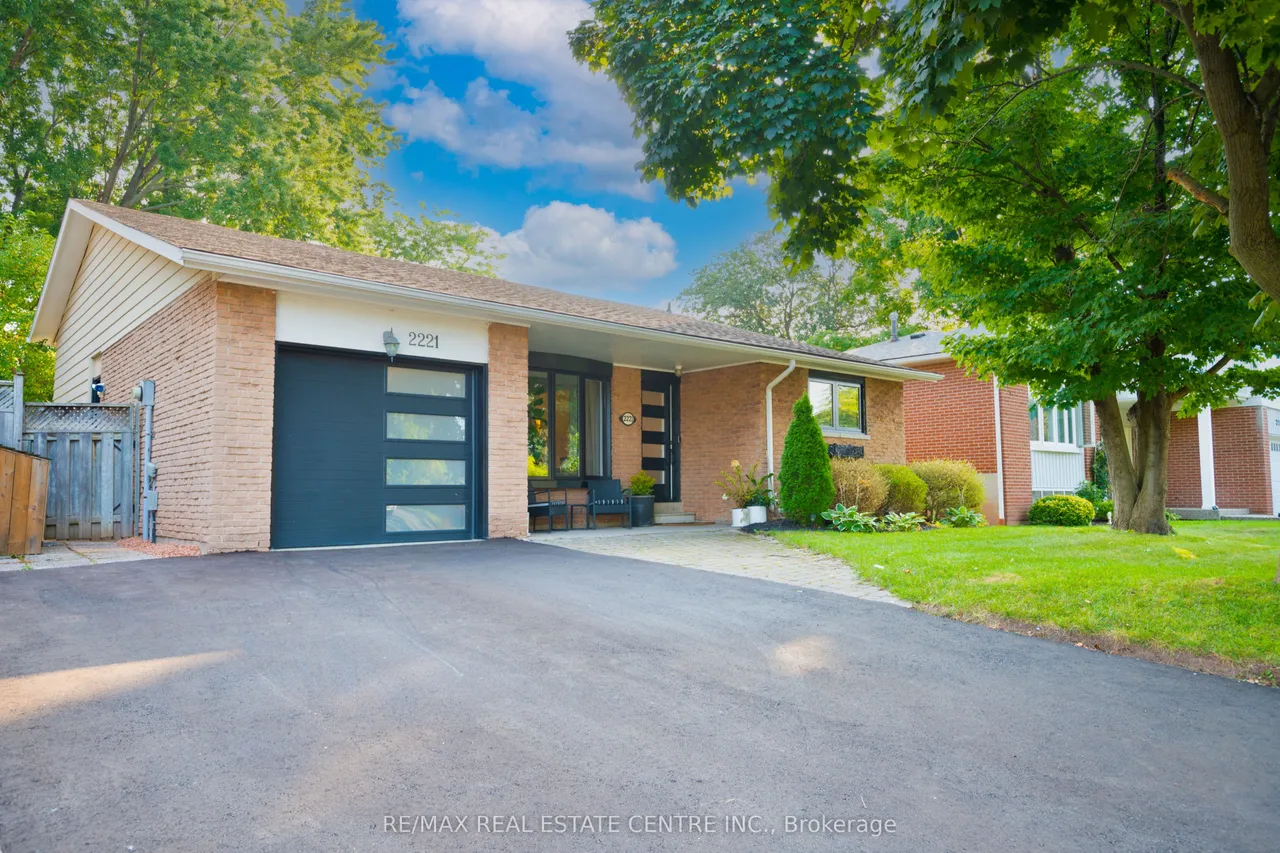2221 Wyandotte Drive — photo 2