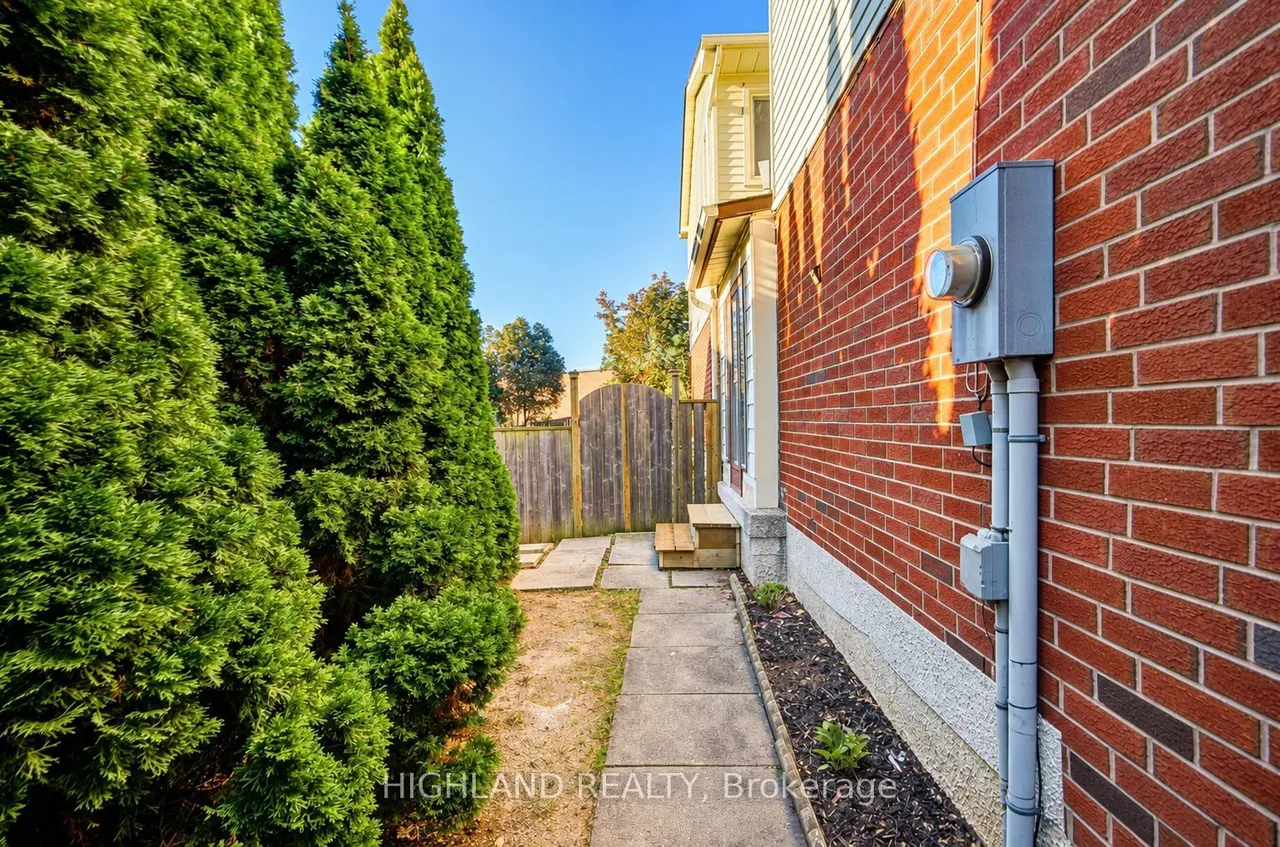 2032 Glenada Crescent — photo 19