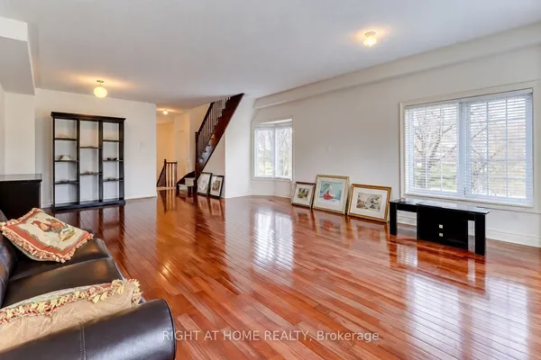 1130 Cawthra Road — photo 2
