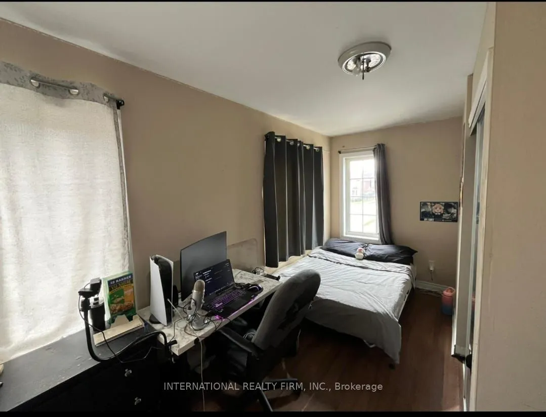 66 Leitch Avenue — photo 17