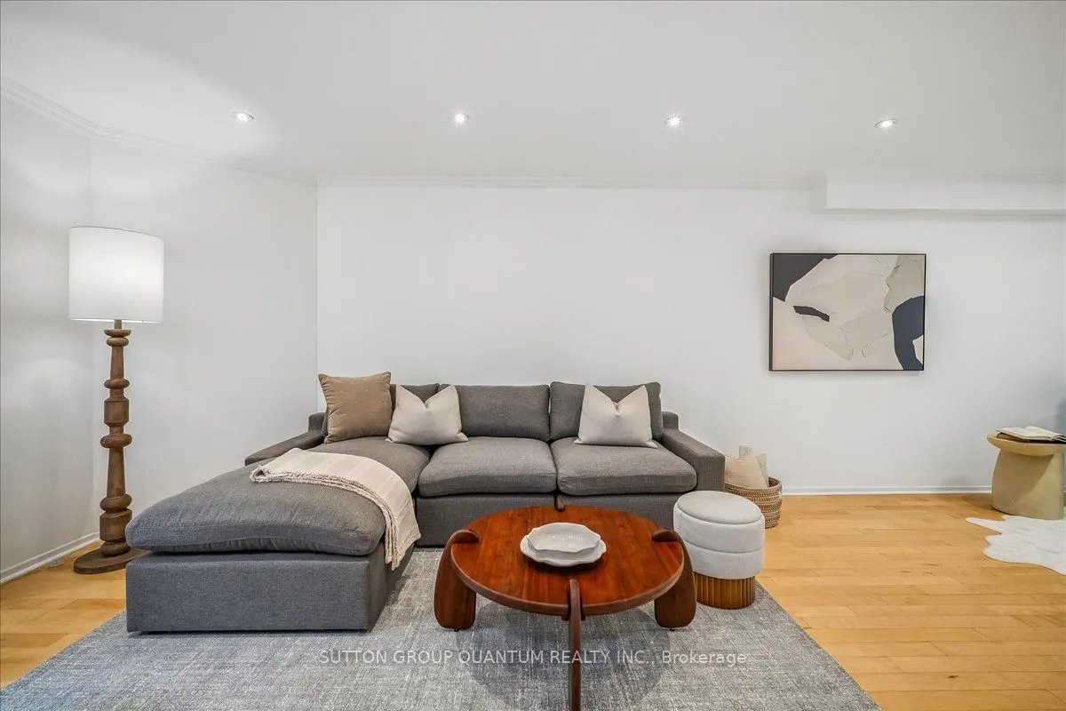 1023 Runnymead Crescent — photo 3