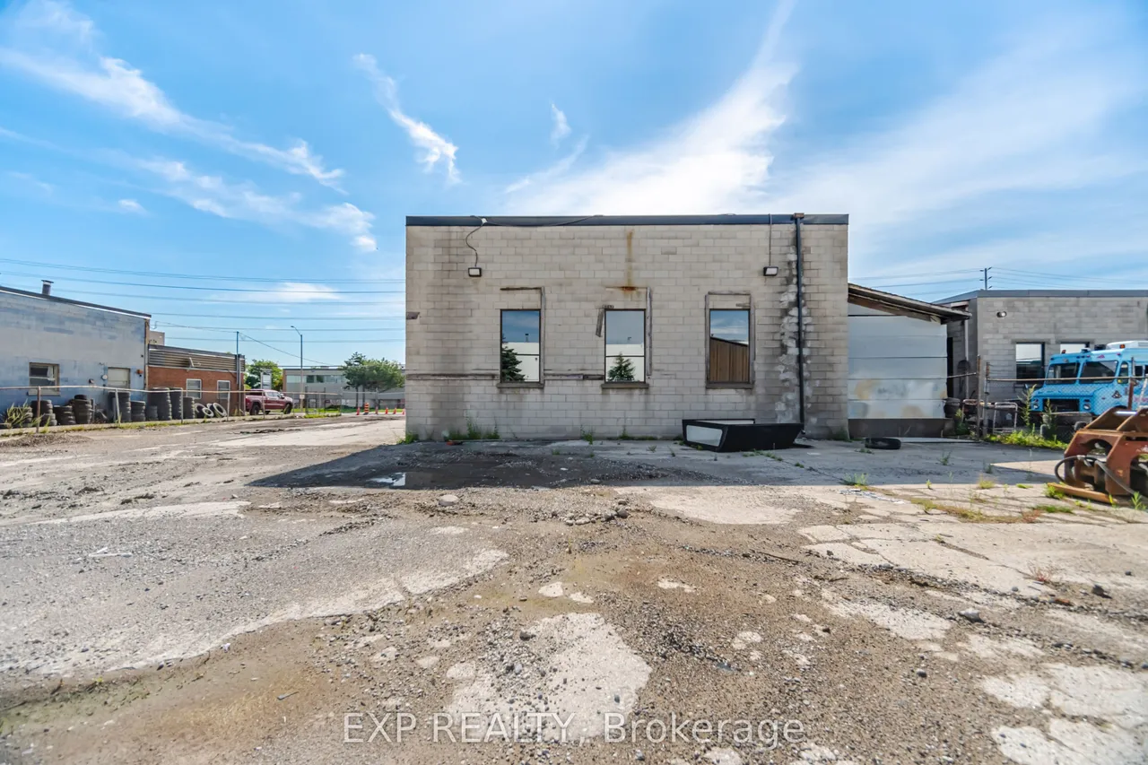 1261 Britannia Road E — photo 42