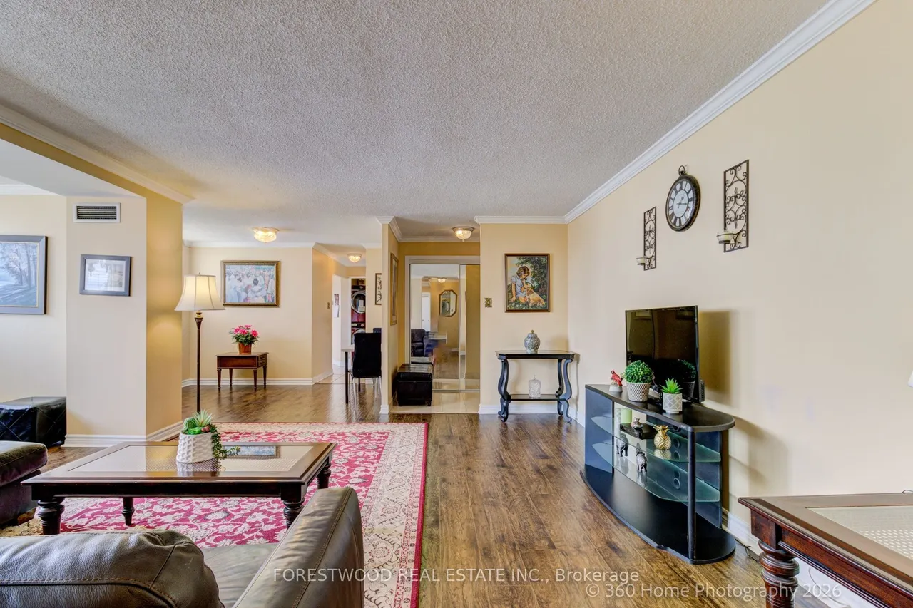 3700 Kaneff Crescent — photo 3