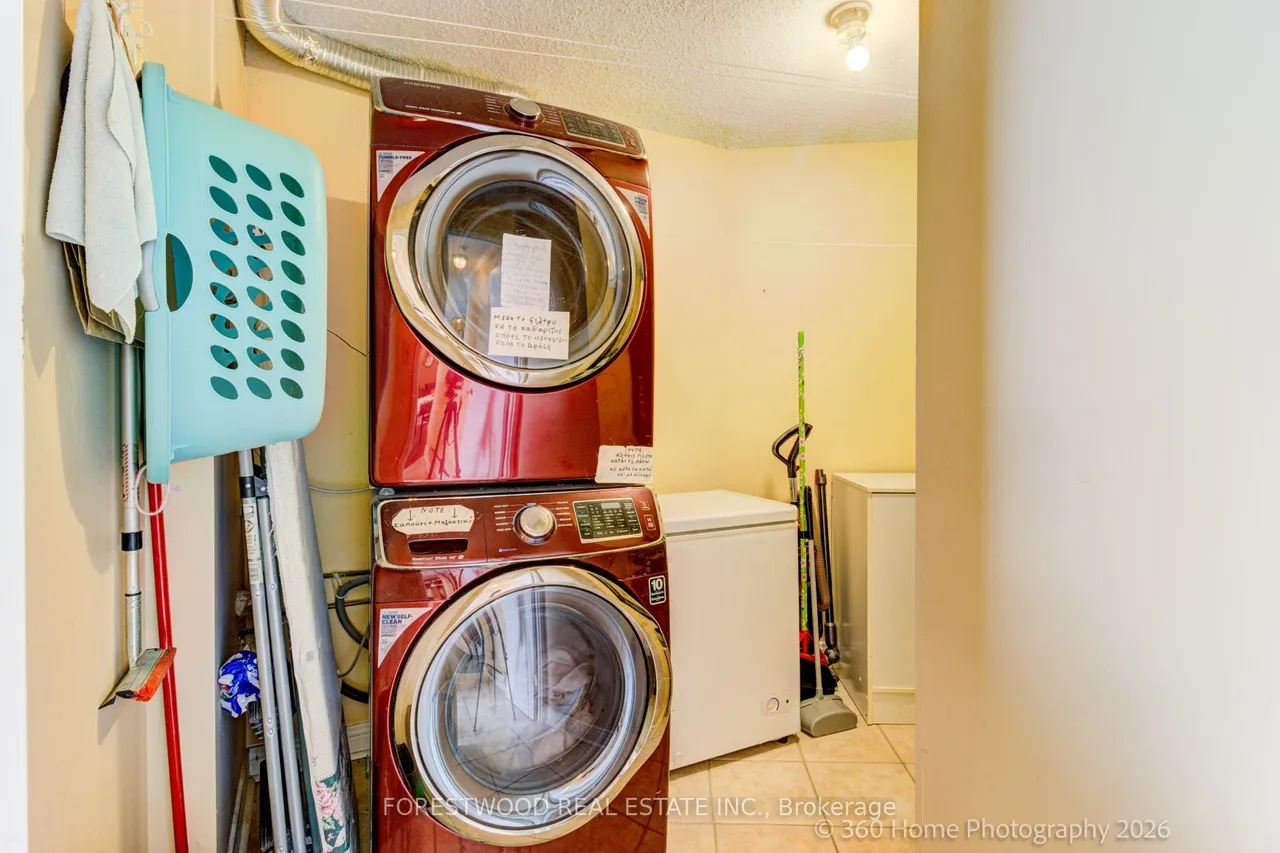 3700 Kaneff Crescent — photo 20