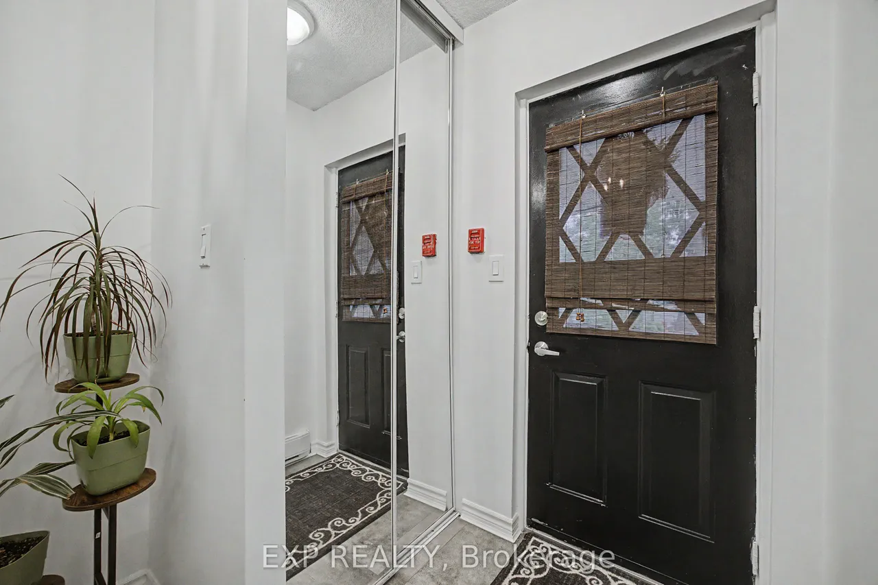 1000 Cedarglen Gate — photo 2