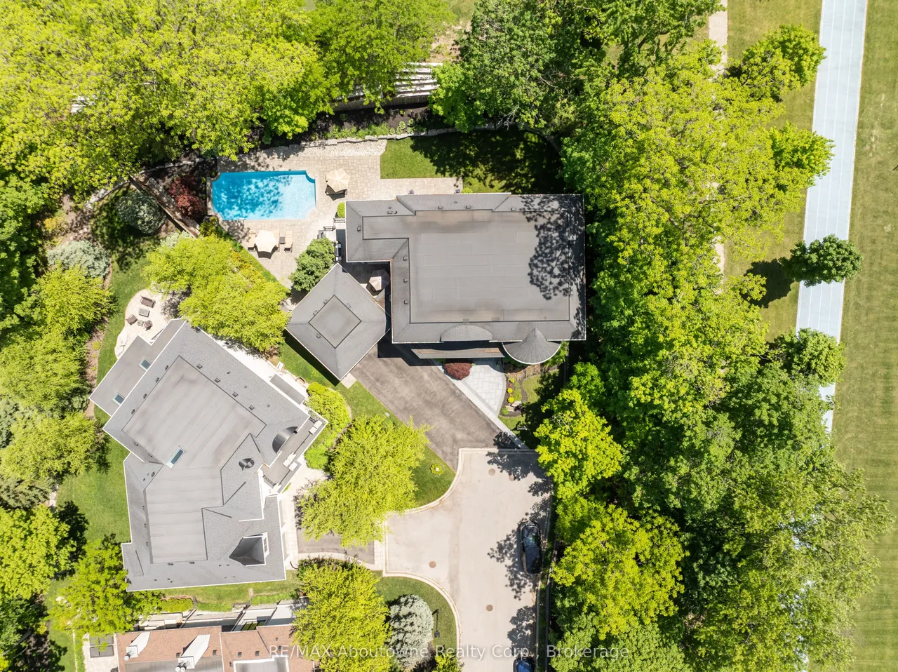 456 Lakeshore Road W — photo 50