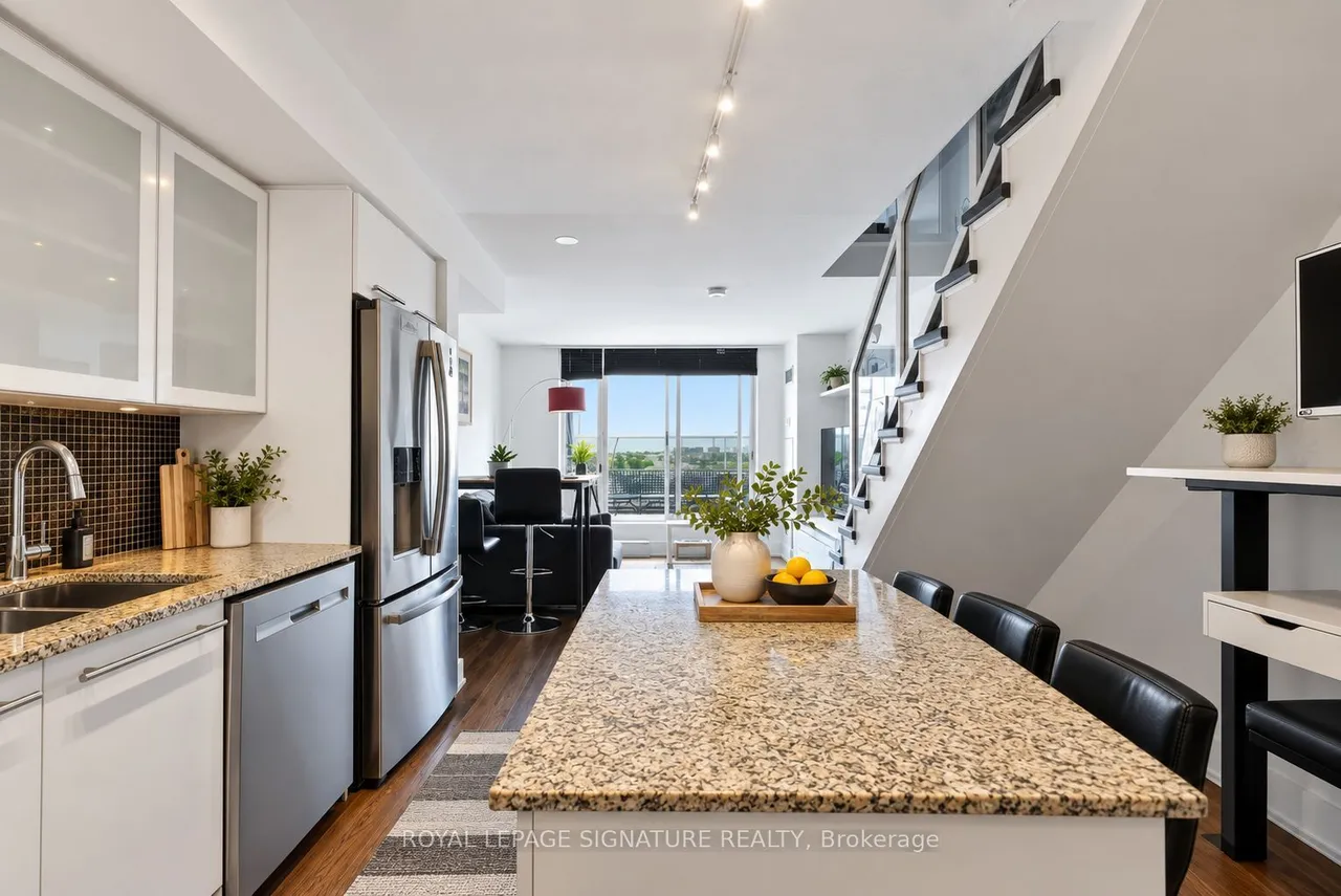 1040 The Queensway