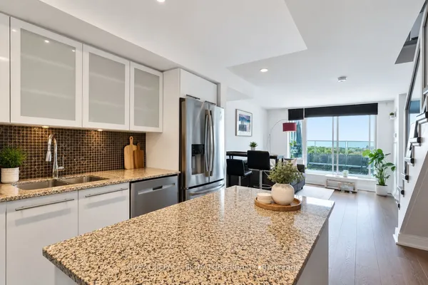 1040 The Queensway N/A — photo 2