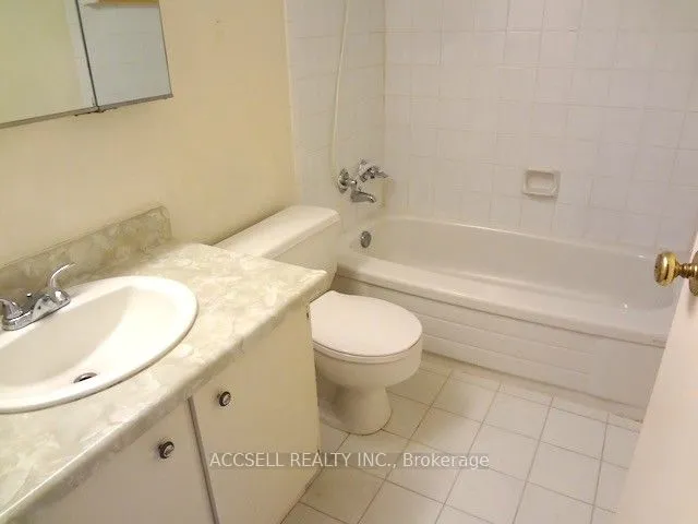 3700 Kaneff Crescent — photo 10