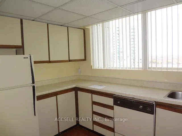 3700 Kaneff Crescent — photo 3