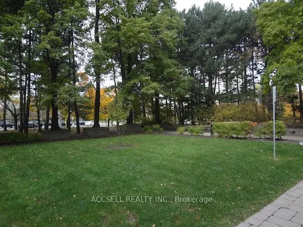 3700 Kaneff Crescent — photo 2