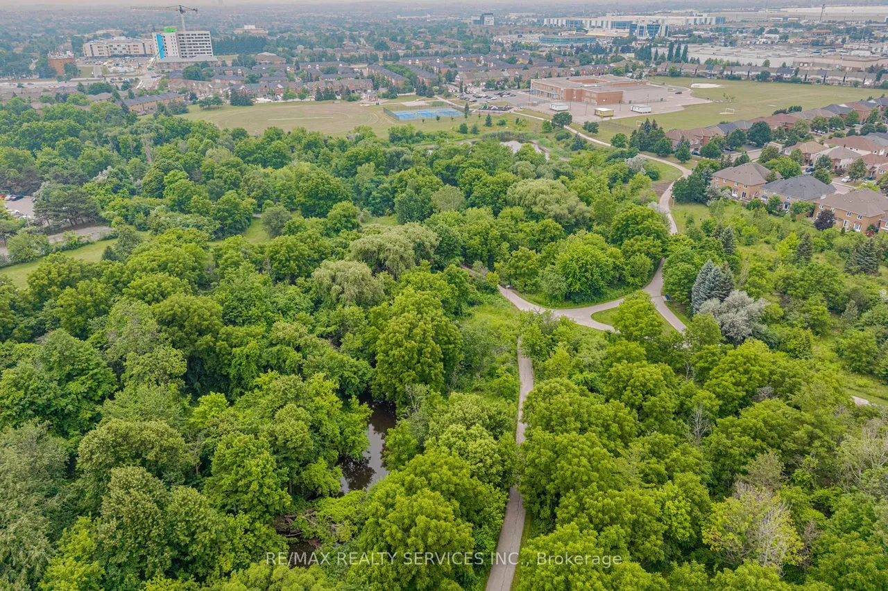 47 Dawson Crescent — photo 38