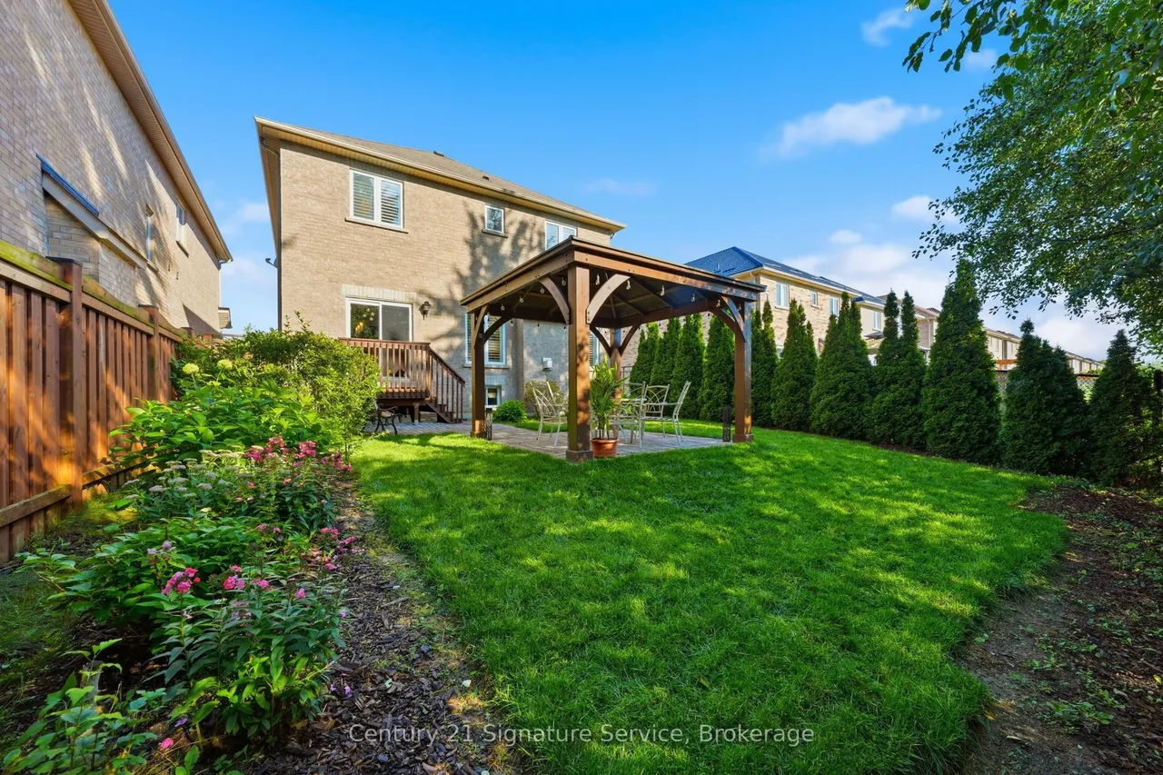 322 Comiskey Crescent — photo 40