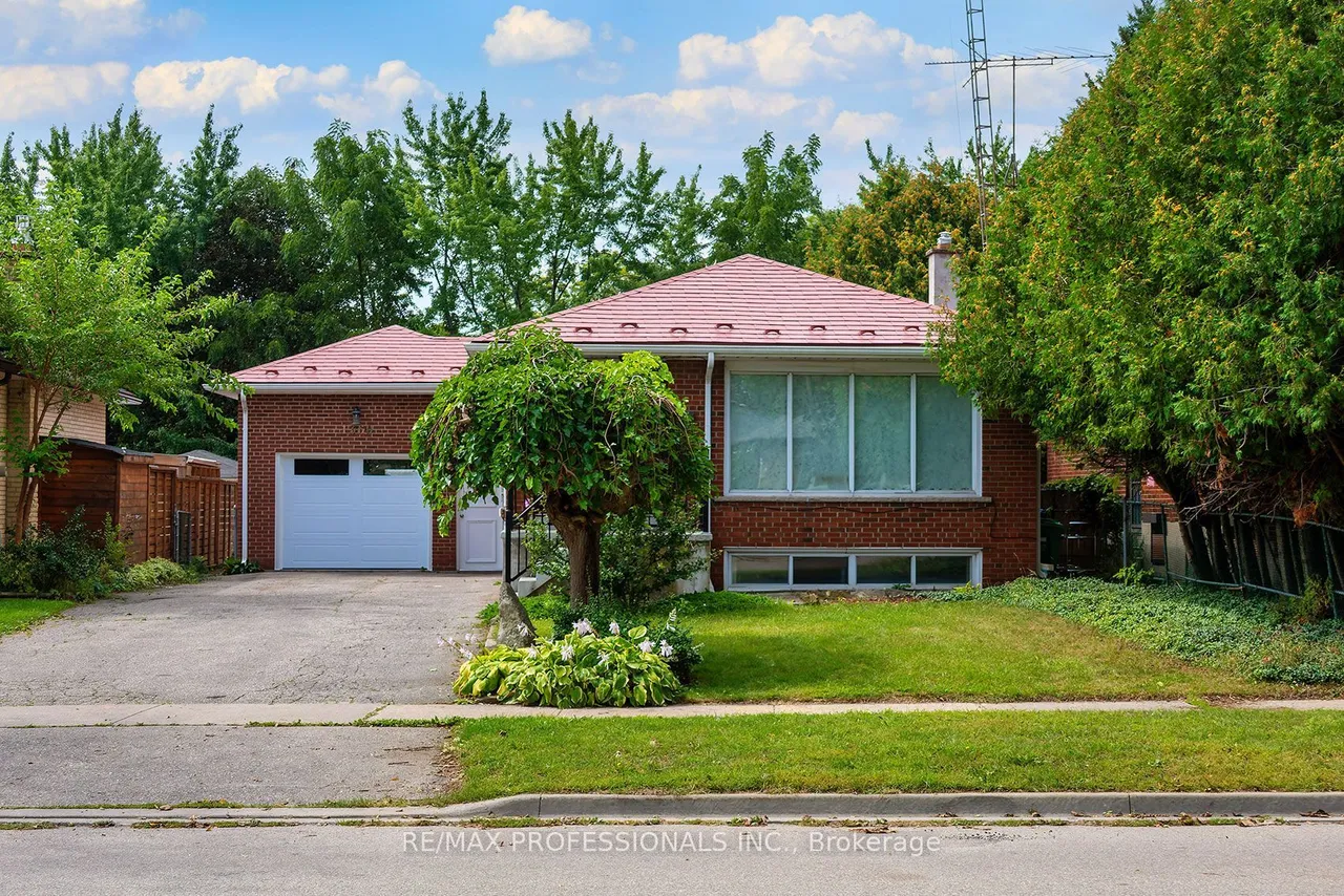 1360 Lewisham Drive — photo 3