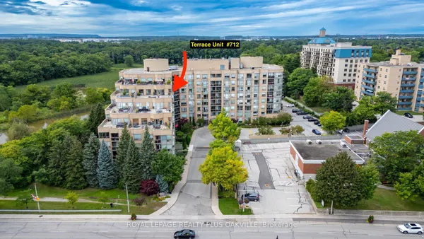 2511 Lakeshore Road W — photo 2