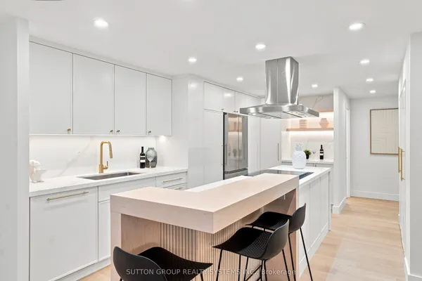 812 Burnhamthorpe Road